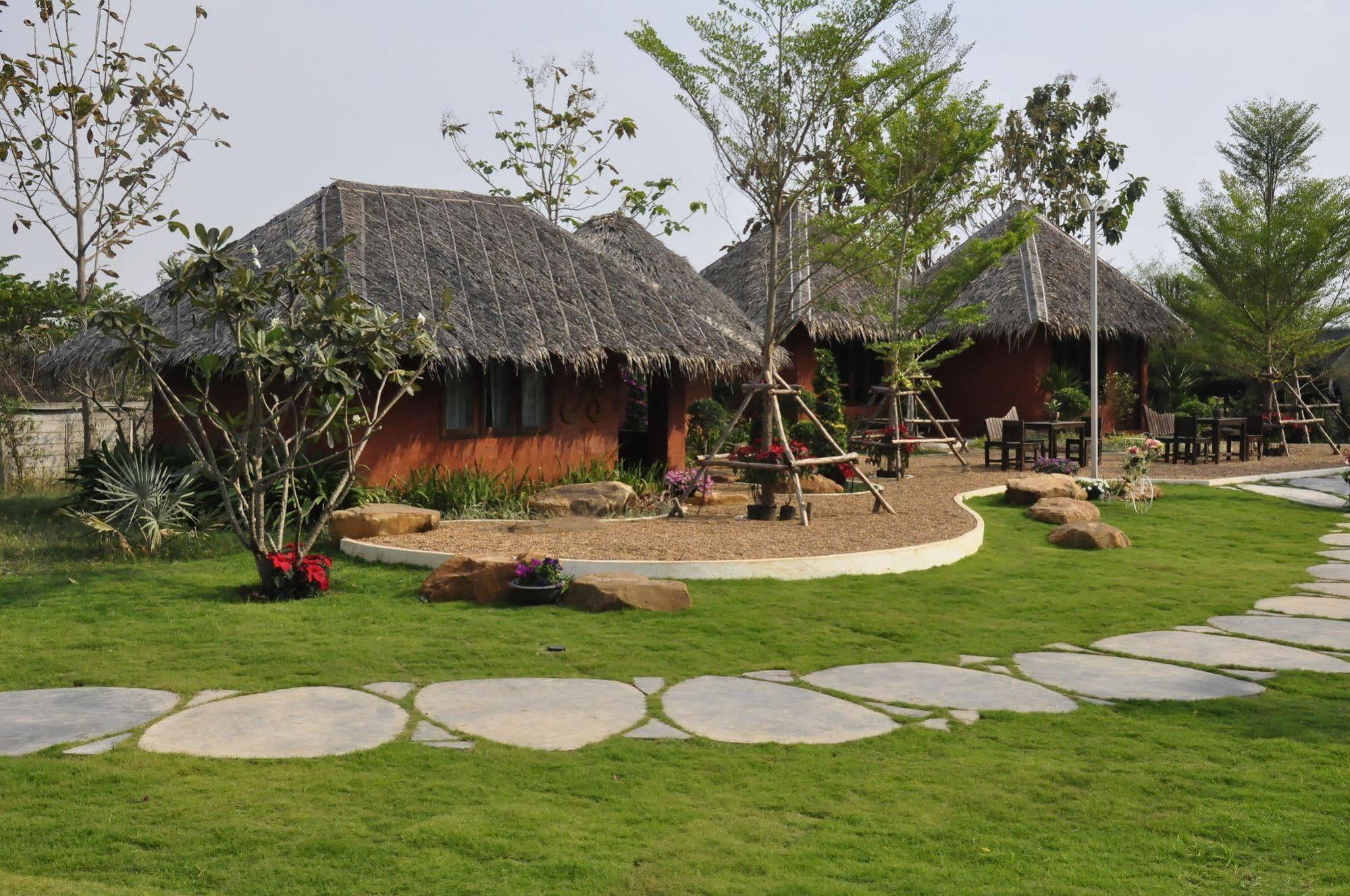 The Charm Boutique Resort Khon Kaen Bagian luar foto