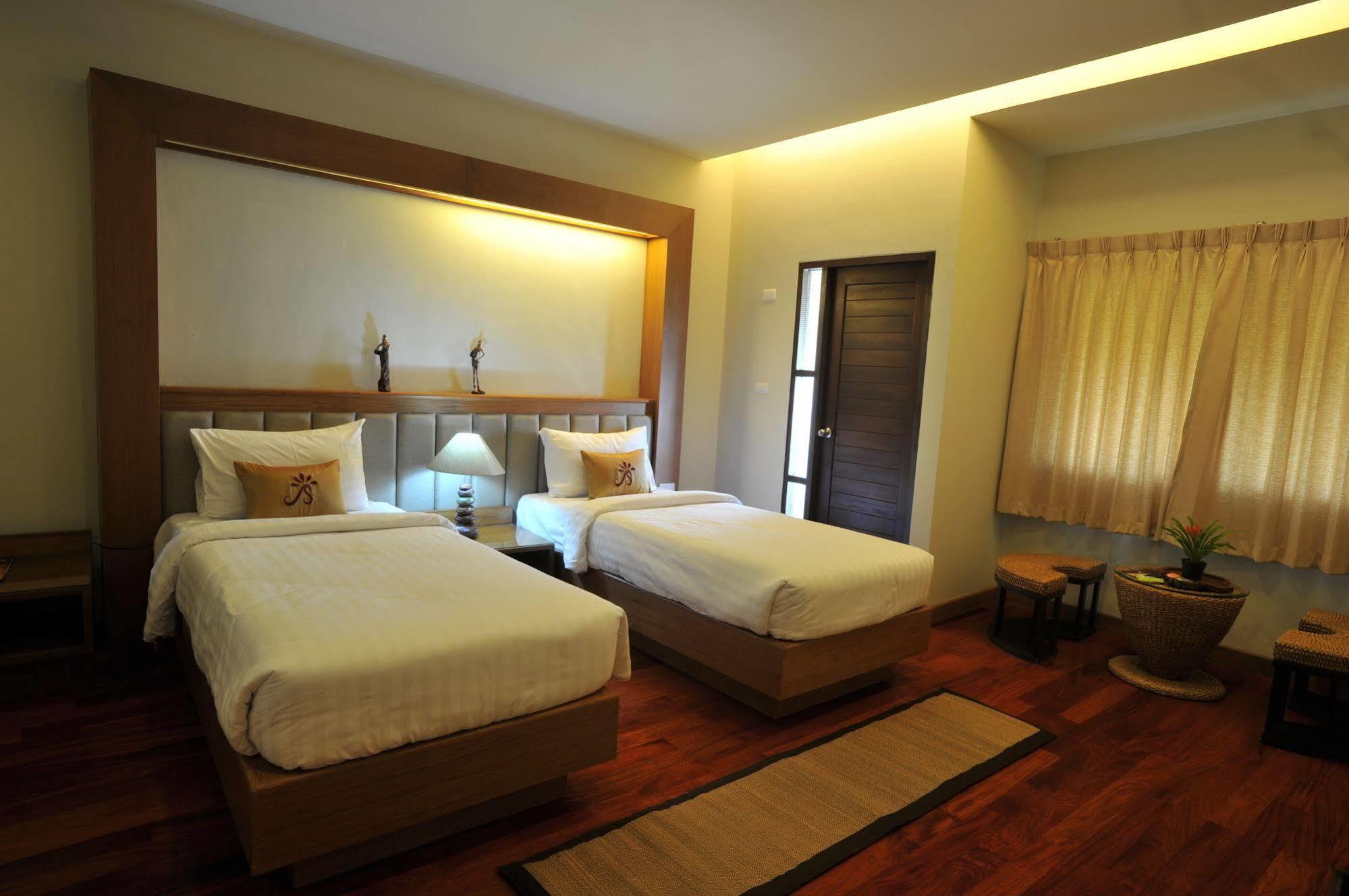 The Charm Boutique Resort Khon Kaen Bagian luar foto